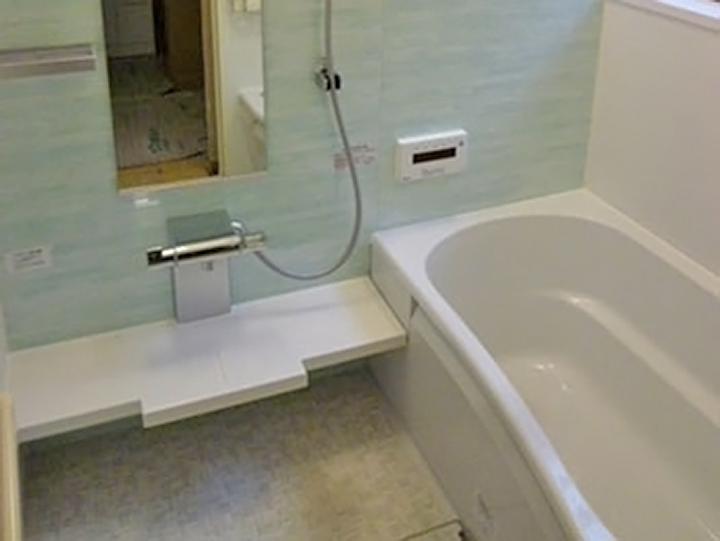 浴室はTOTOのスプリノシリーズです。これで寒い思いをしなくても入れる、快適なお風呂にかわりました。